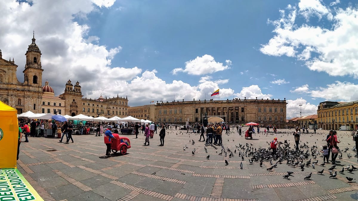 Plaza de Bolívar de Bogotá con la catedral primada y el Congreso